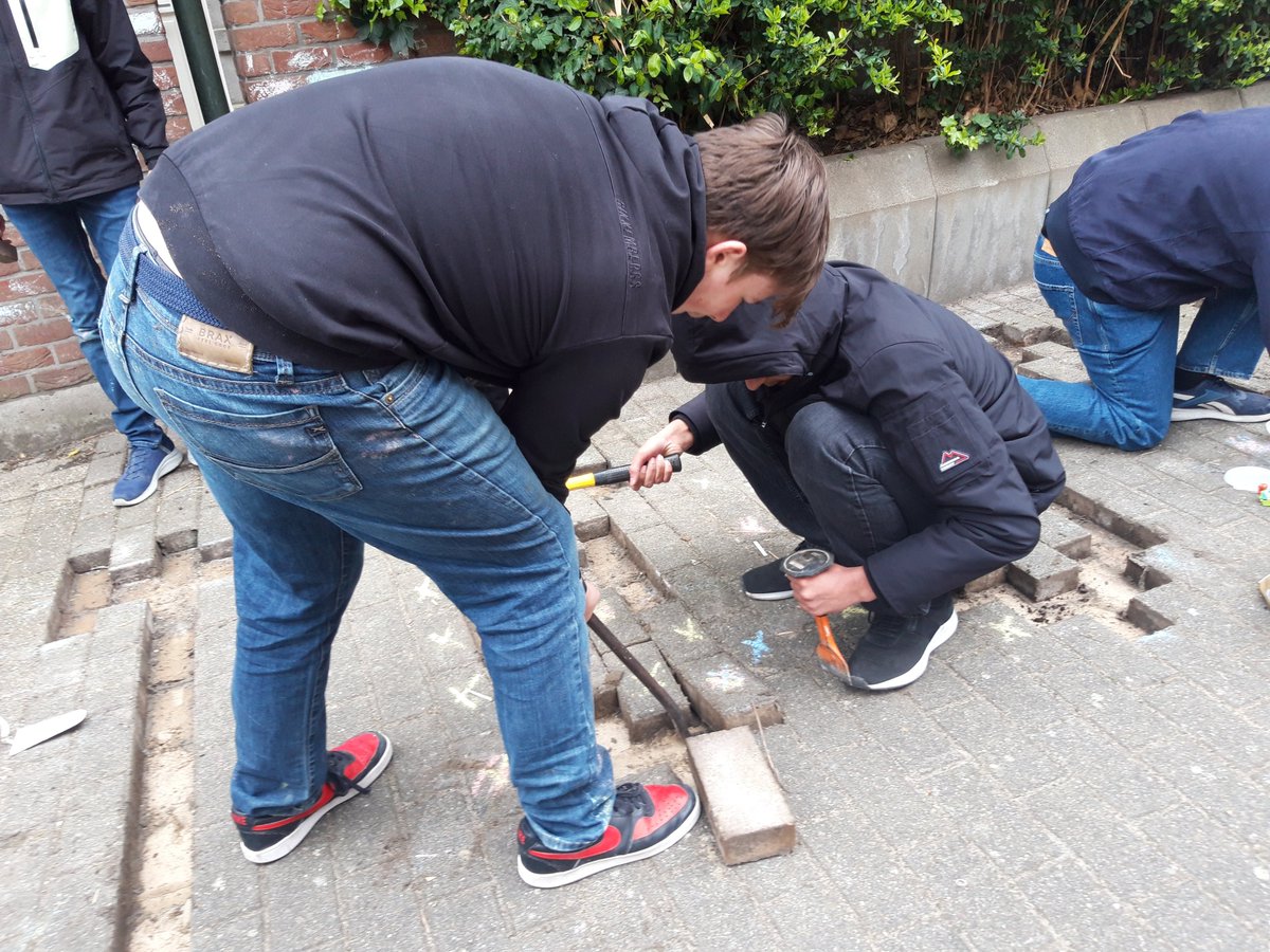 BAPitzemburg's tweet image. Vandaag zijn onze leerlingen van OV4 type 9 gestart met het #VlaamsKampioenschapTegelwippen op campus Tesse. @GO_onderwijs #helemaalGO @StadMechelen #2800love @SDGsInSchools
#SDG4 #SDG13 #SDG15 #artistiekevorming