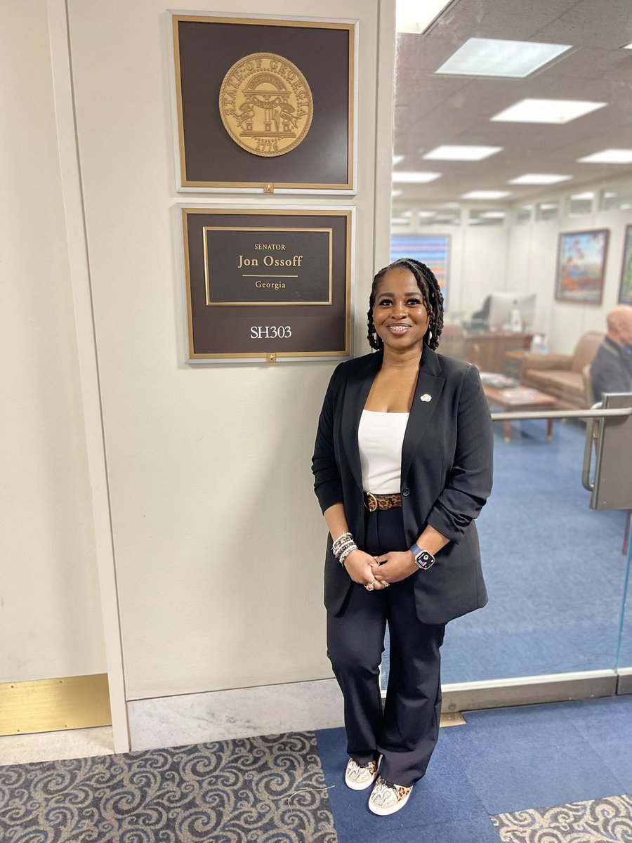 🏛️Thank you to @SenOssoff office for meeting with @colorofcci to discuss important bills that would benefit the #IBD community. 

💊#SafeStepAct 
🏦#HelpCopaysAct 
🏨#MedicalNutritionEquityAct

#PolicyAffectsMe #COCCI #AFTCC23 #HealthAdvocate #MinorityHealth #HealthEquity