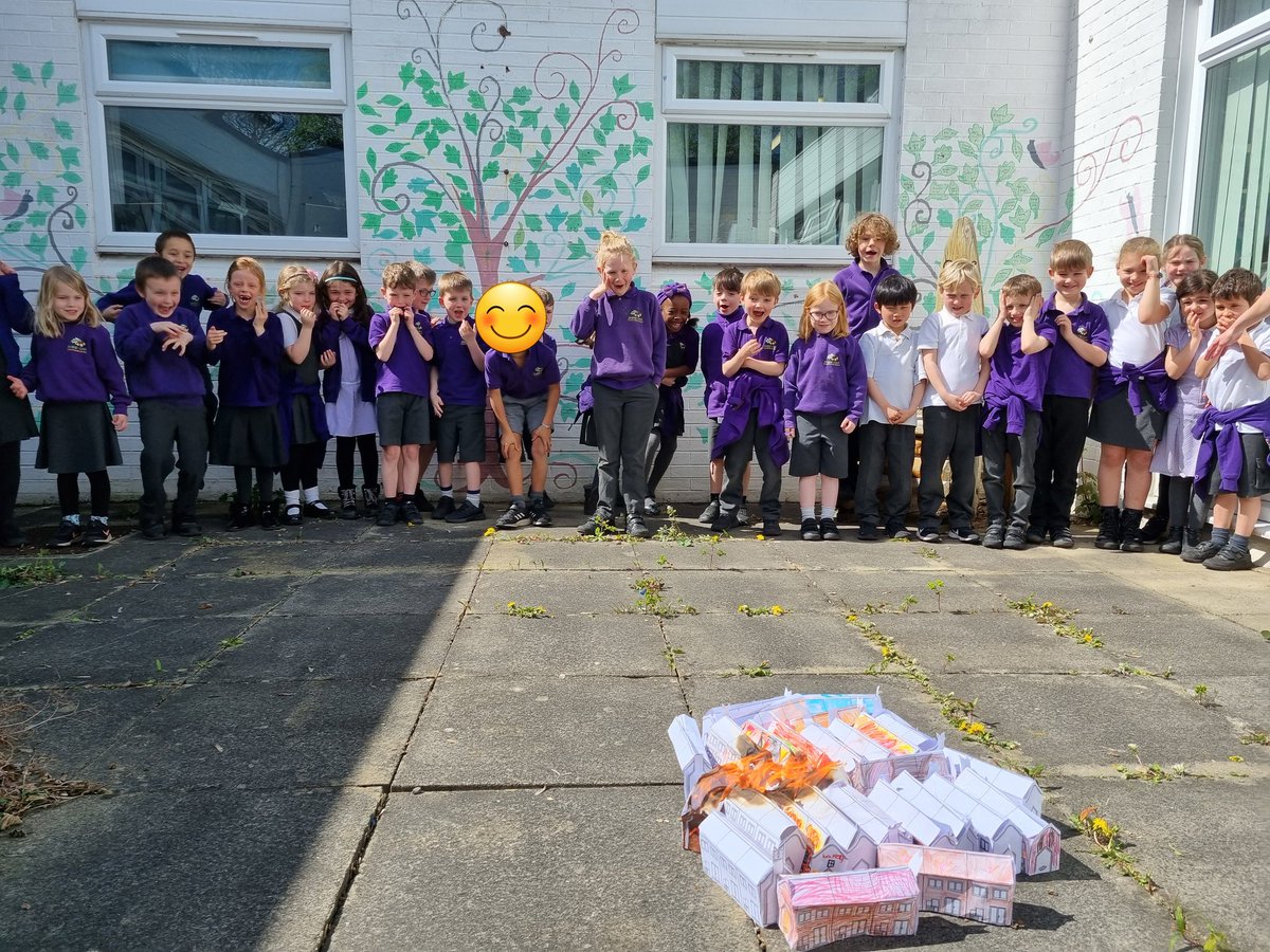 Today Year 2 @shireoakce recreated Pudding Lane in 1666 to experience The Great Fire of London. It definitely 'sparked' our imaginations and enthusiasm! #primaryhistory #handsonlearning