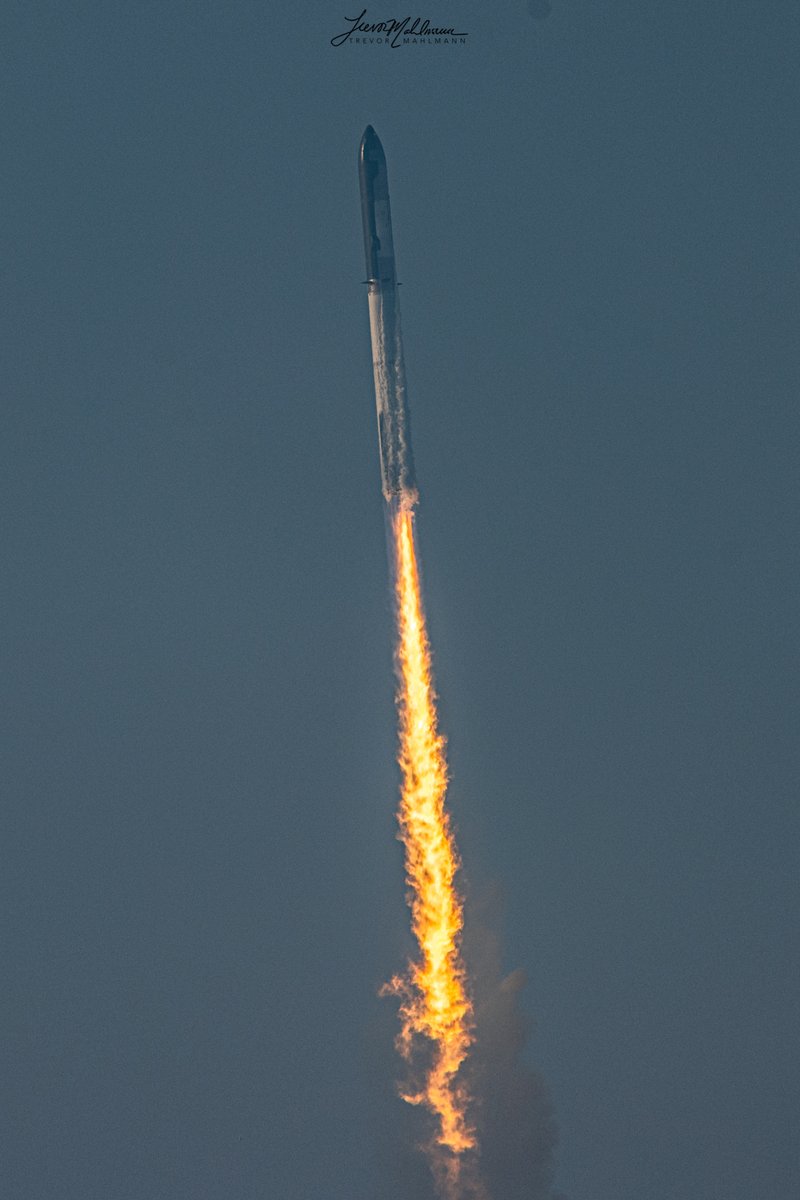 JorgePlaGarcia's tweet image. Hoy ha comenzado una nueva era. El primer paso para poner un humano en Marte, ya está dado. ¡Mi más sincera enhorabuena @SpaceX! Exitazo, por todo lo que ha salido bien, y por el formidable aprendizaje para futuros lanzamientos 🚀🚀🚀🚀
Crédito foto: @TrevorMahlmann