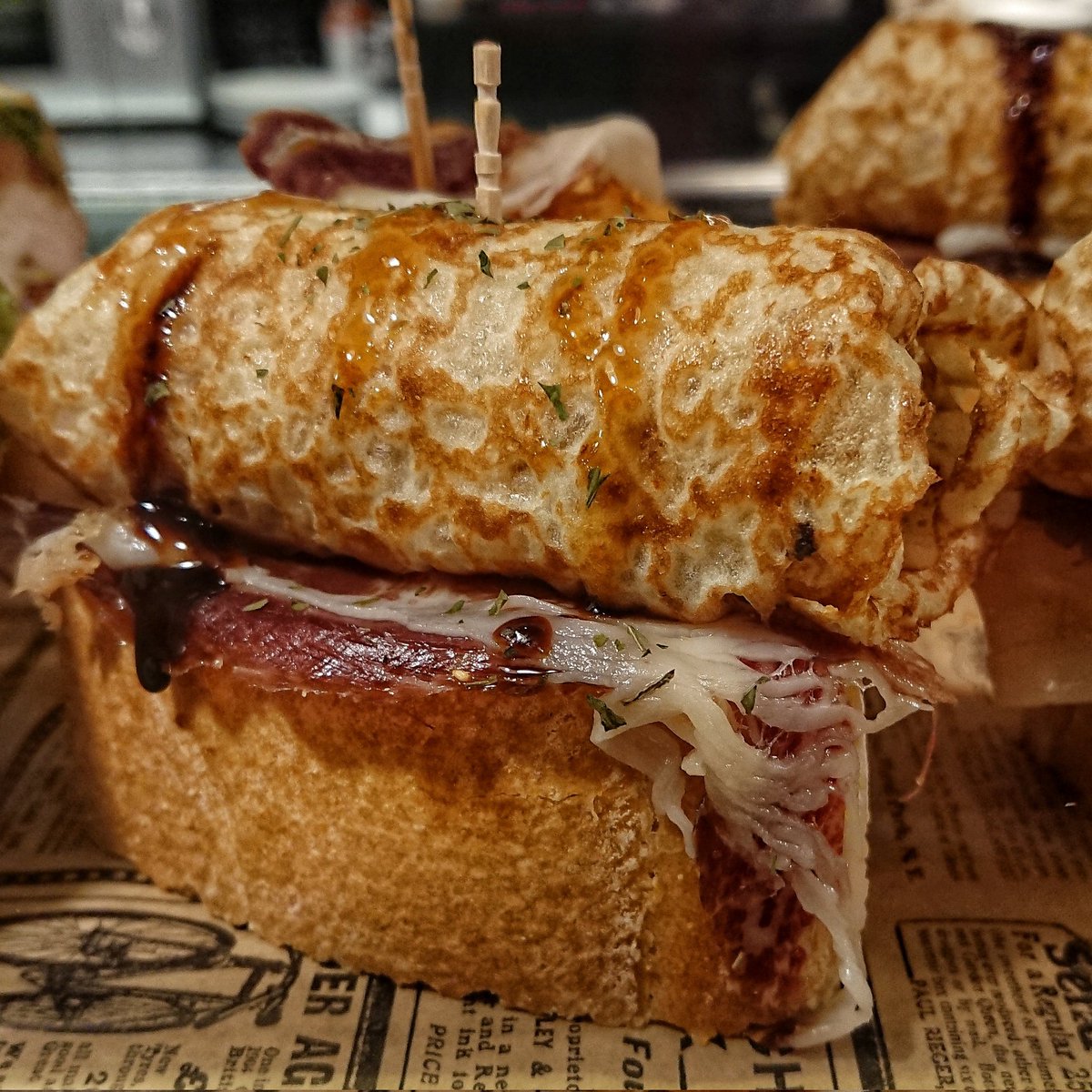Gille_RM's tweet photo. Gure rollito ospetsua ezin da falta
#Euskalherria #Basquecountry #Barakaldo #Urdaiazpiko #Jamón #Urdingazta #Rollito https://t.co/pdRYUoSWTk
