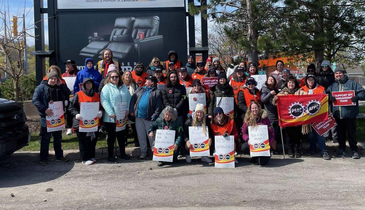 Ciu local 16 standing in solidarity!
<a href="/psac_afpc/">PSAC-AFPC</a> <a href="/theJagmeetSingh/">Jagmeet Singh</a> <a href="/TBS_Canada/">TBS Canada</a> <a href="/ciu_sdi/">CIU-SDI</a> @ChrisNatPres