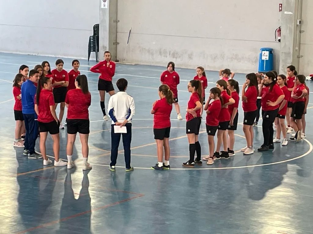 cdcabanes's tweet photo. ⚪️⚫️𝗖𝗟𝗜𝗡𝗜𝗖 𝗩𝗔𝗟𝗘𝗡𝗧𝗔⚫️⚪️

🔝Èxit en el Clinic Valenta el dimarts per la vesprada, on 24 xiquetes van disfrutar d'aquesta gran experiència🔝

Donem les gràcies a tots aquells que van participar!🥰

#𝗙𝗨𝗧𝗦𝗔𝗟𝗩𝗔𝗟𝗘𝗡𝗧𝗔

I sempre #𝗮𝗺𝘂𝗻𝘁𝗰𝗮𝗯𝗮𝗻𝗲𝘀 https://t.co/KAbjjAxuRN