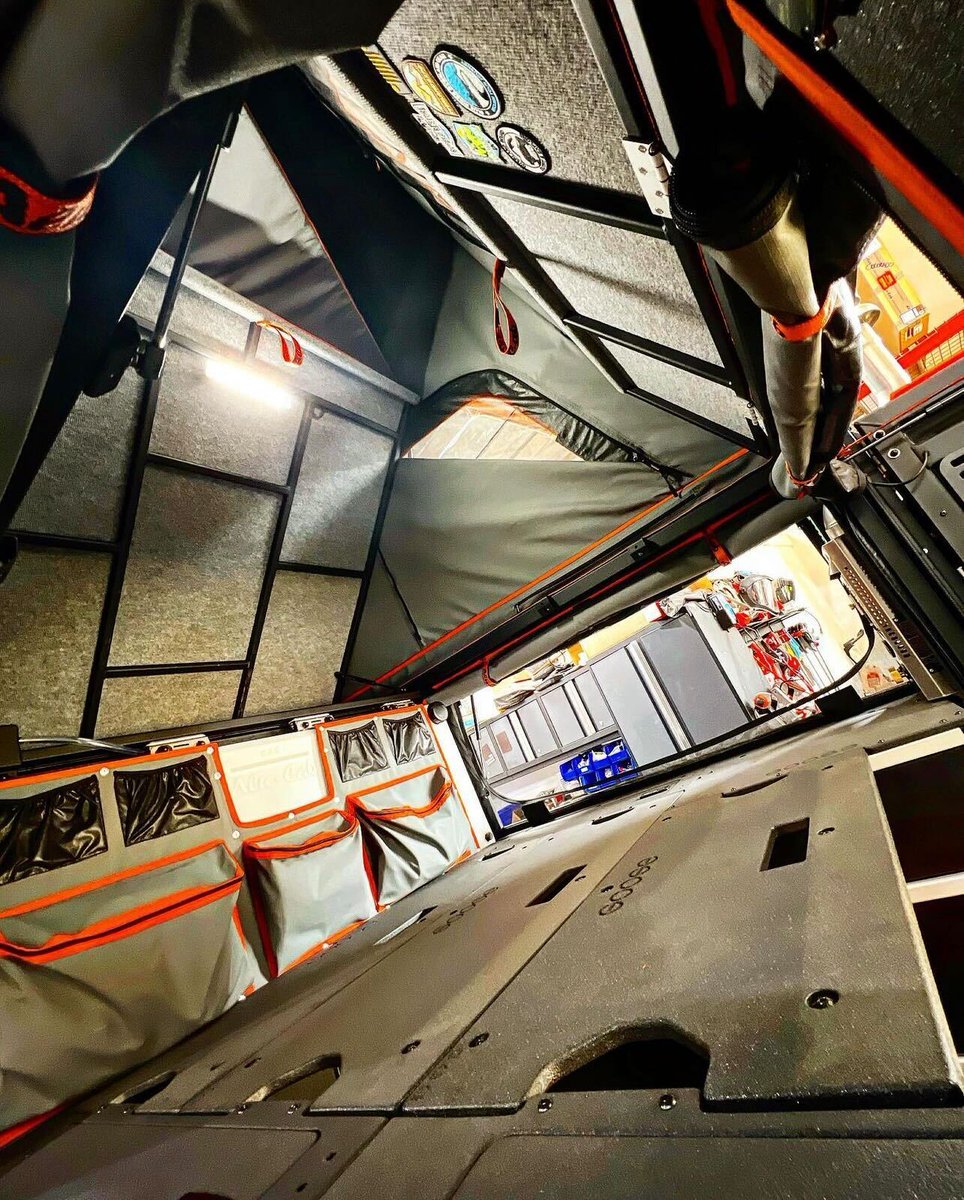 overlandbound's tweet image. The new interior setup @aaronhagar is running in his Gladiator Mojave is a thing of beauty. Great work to the @tinyrigco and @goosegear teams for creating these systems. They are amazing!  PC @aaronhagar OB Member 22565 🙌 

#goosegear #overlandbuild #overlandvehicle #tinyrigco