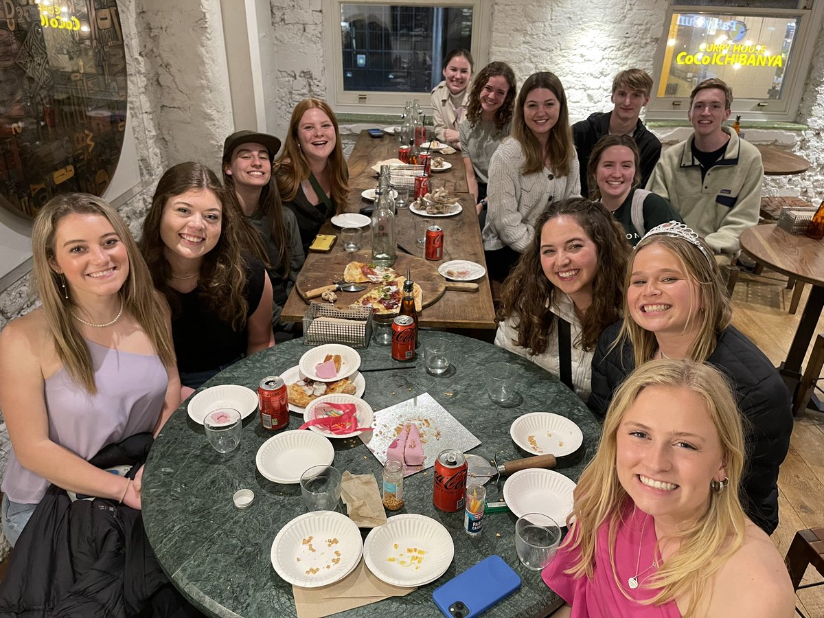 Feeling royal, @MissCollege? Join us for the 2024 MC in London spring semester—where we also celebrate birthdays. Apply today! 

go.mc.edu/register/study…