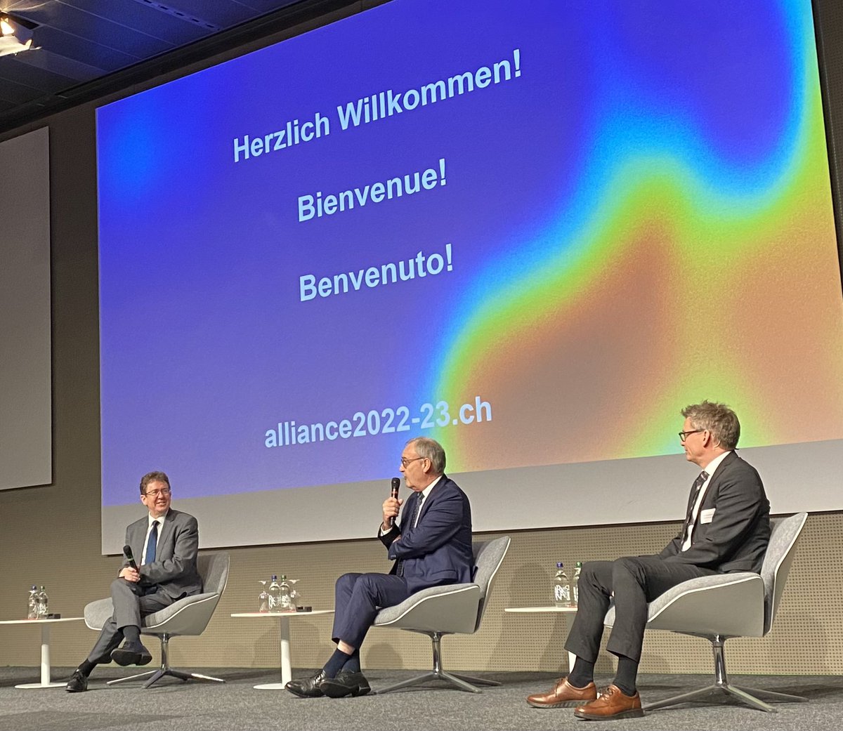 Frühlingsanlass der Energiespar-Alliance des Bundes: 400 Mitglieder, davon alle Kantone und fast 100 Städte und Gemeinden. Das Energiesparen geht weiter. Im Sommer auch beim Kühlen.