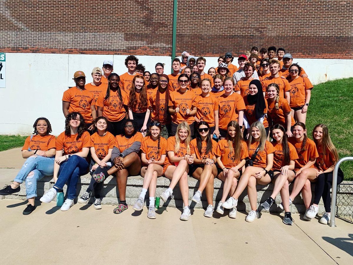 Mehlville_HS's tweet photo. Today Mehlville hosted Special Olympics. Thank you to all our staff, students, and partner schools that made this day such a success! #msdr #Wearemehlville https://t.co/jpkRXPJ9Ni