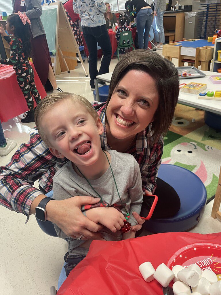HannahHammer7's tweet photo. Shout out to the BEST AH volunteers! I am so thankful for all of your support and help this year. ❤️👏🏼 #nvm2023 #NoPlaceLikeAHISD @AHISD https://t.co/cDnY2u0txZ