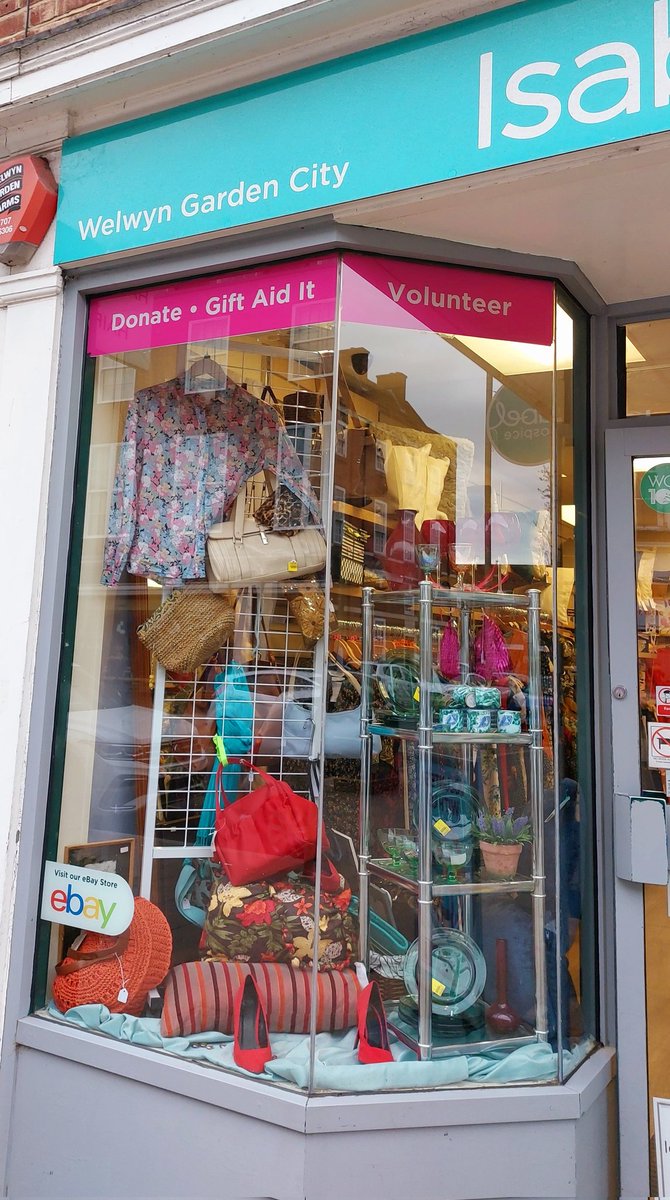 These red shoes in the window reminded me so much of <a href="/jojomoyes/">JJM</a>  latest novel #someoneelsesshoes ! If you've read it you'll know why! I wonder of they are #Louboutins too!! 😅😅
#books #lovereading #jojomoyes #novels