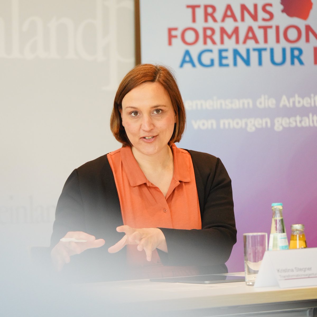 TransformRLP's tweet image. Ein Jahr Transformationsagentur! Gemeinsam mit Transformationsminister @Alex_Schweitzer haben wir heute in Mainz eine erste Bilanz gezogen. Die Erfahrungen der letzten 12 Monate geben uns Rückenwind für unser Arbeitsprogramm 2023. #transformRLP