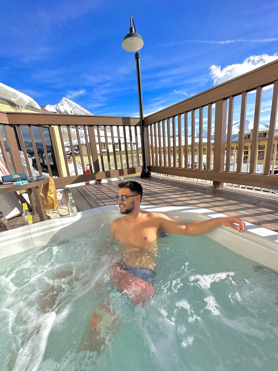 eucarlosroberto's tweet photo. Só pra ter alguma foto no Twitter! 🍸❄️

#CrestedButteMoutainResort #Colorado #Ski https://t.co/Z87lbm0qQ4