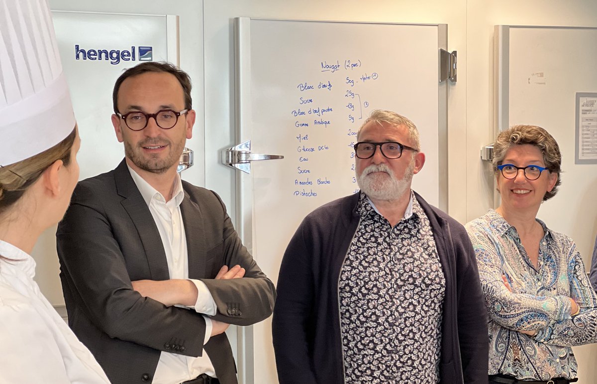 T_Cazenave's tweet photo. Visite de l’Institut @CulinaireFrance avec @AnneFahmy.
Très bel établissement à #Bordeaux, en collaboration avec #PierreHermé qui forme de futurs professionnels des arts sucrés.

Un levier formidable pour la formation de nos apprentis et la reconversion des actifs ! 👩‍🍳 https://t.co/c5dAmAH6mv