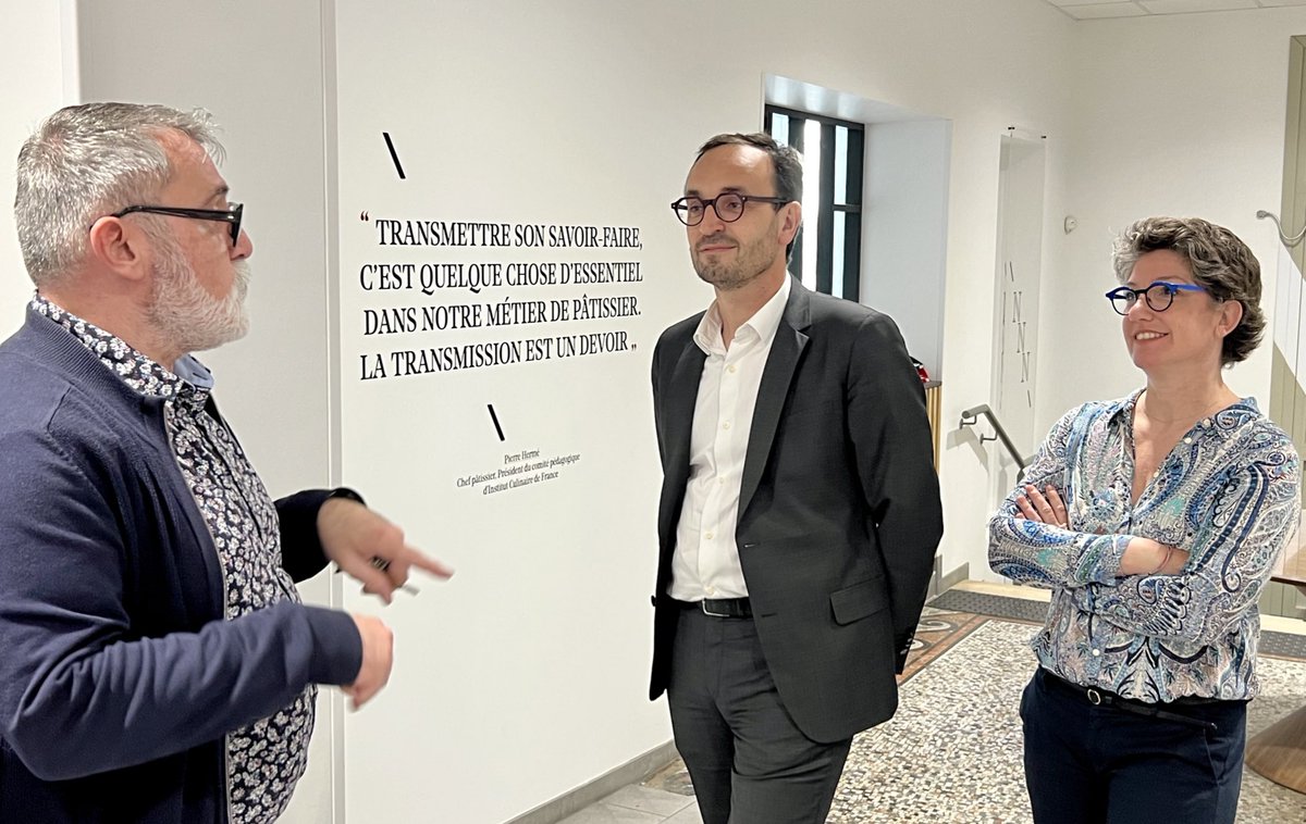T_Cazenave's tweet photo. Visite de l’Institut @CulinaireFrance avec @AnneFahmy.
Très bel établissement à #Bordeaux, en collaboration avec #PierreHermé qui forme de futurs professionnels des arts sucrés.

Un levier formidable pour la formation de nos apprentis et la reconversion des actifs ! 👩‍🍳 https://t.co/c5dAmAH6mv