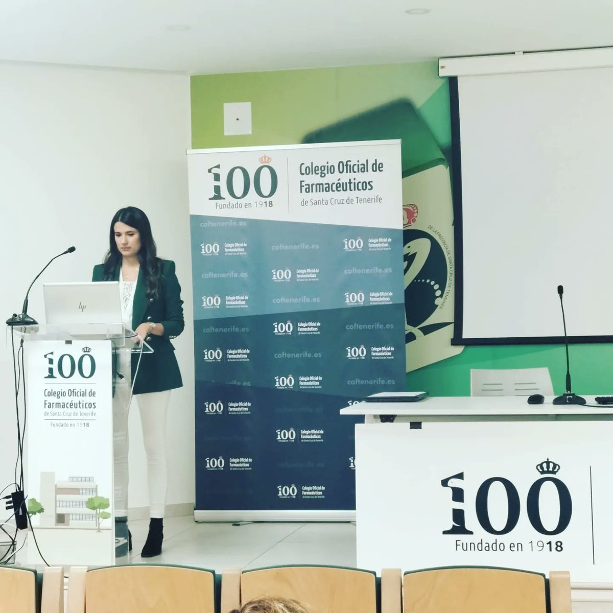 FarmaceuticosSC's tweet photo. Paula Mateos Sánchez, coordinadora del departamento de información del medicamento del @Farmaceuticos_ ha impartido un taller sobre BOT PLUS, una herramienta que facilita la gestión en las oficinas de farmacia comunitaria.
#BOTPLUS #formaciónfarmacéutica #medicamentos #farmacia https://t.co/PmABLFf9ed