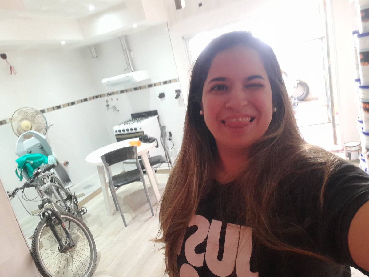 chechugamboa's tweet photo. Literal es un montón para mi esto 💗💫 no es una simple foto, es aún más, meses y meses de todo un poco que conlleva a un estrés 😖, el ir y venir para un lado y otro junto con Paz. Y que ella misma vea esto y diga mamá es hermosa la cocina. Me llena el alma 💕 este equide 3 💪😍 https://t.co/WfOWpKYrdf
