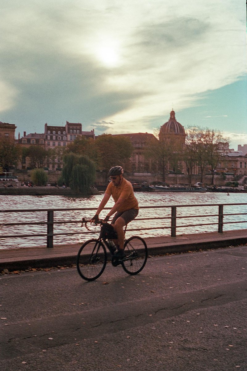 MarmaTheGhost's tweet photo. #velo #bicycle #seine #streetphotography #france #jupiterlens #filmphotography #expiredfilm #paris #35mm #35mmphotography #analog #vintagecamera #vintagecanon #argentique #santa100 #santacolor100 #ishootfilm #staybrokeshootfilm #buyfilmnotmegapixels #analogphotography #filmis... https://t.co/2EEYpDZlcT