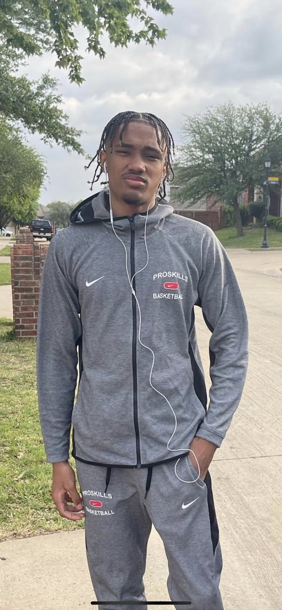 ldeffebaugh's tweet photo. Session 1 in ATL on deck for ProSkills 15U EYBL!!  Let’s gooo!!!  💪🏾😤 #family #roadtopeach #dowork @21Caden21 @ProSkillsEYBL @PSEYBL15u @_KingdomPerform https://t.co/kJOPLm9qMl