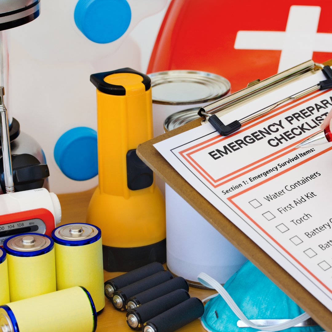 LasallefireON's tweet photo. An emergency kit will help ensure you are ready for any emergency. Be prepared to be self-sufficient for at least 72 hours in an emergency. ๐
To learn more, visit: https://t.co/3c83vGryMr
#ONReady #BeEmergencyReady https://t.co/jqRyy2XbkL