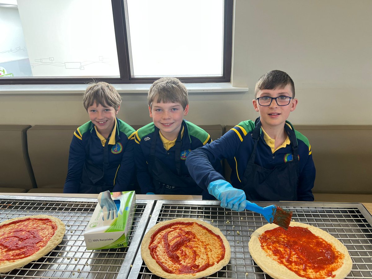 BishopHartyNS's tweet photo. Mant thanks to @SupermacsIRE at the Obama Plaza for a brilliant experience making our own pizzas today! Thanks to Tomas and Adrian. They were delicious #makeandbake @NenaghGuardian https://t.co/GvJlhjm49O