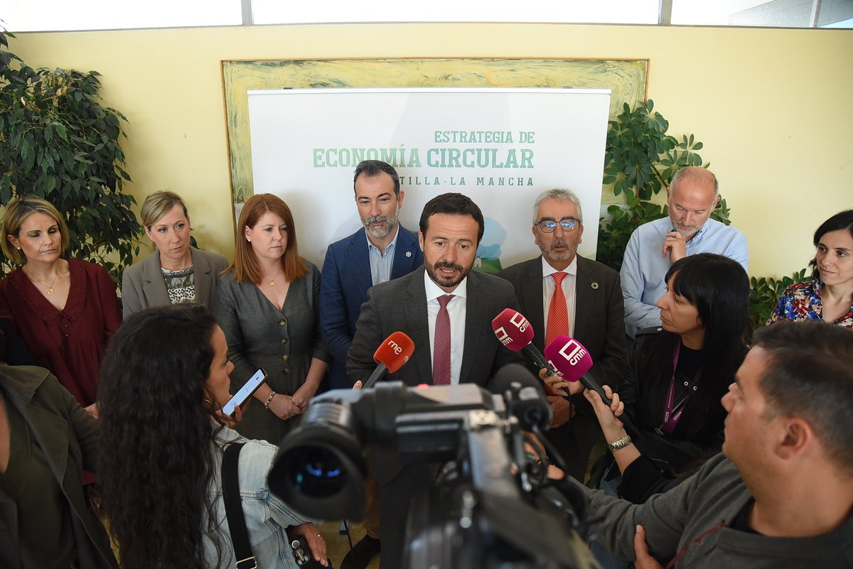 ✅ECONOMÍA CIRCULAR

👉El <a href="/gobjccm/">Gobierno de Castilla-La Mancha</a> informa a las entidades responsables y gestores acerca de las nuevas ayudas y fondos para mejorar la gestión de los #residuos municipales

🆕Programa Operativo FEDER 2021-2027: 25M€
✍️Ayudas #NextGenerationEU: 15,5 M€
🔗castillalamancha.es/node/365591