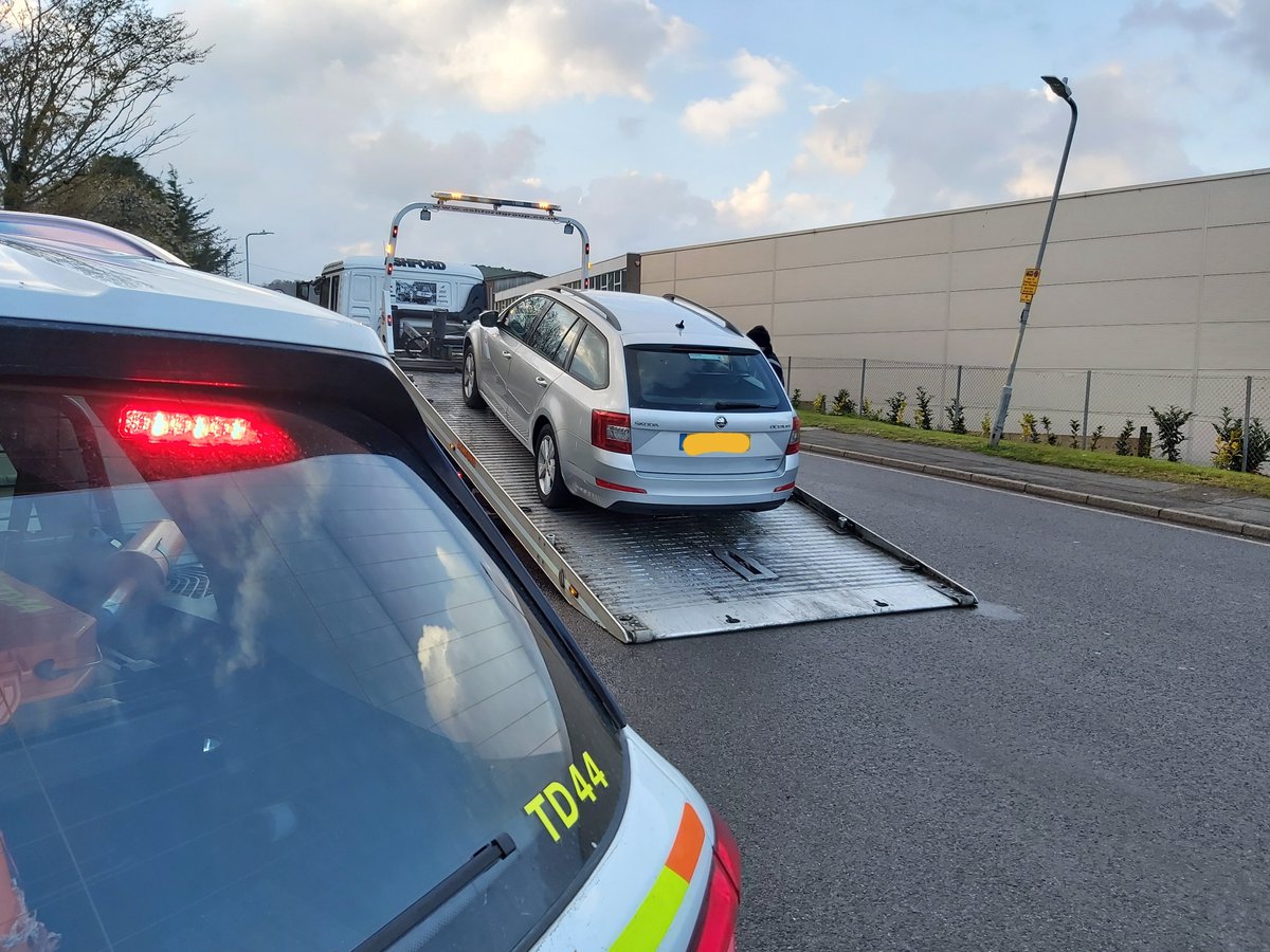 KentPoliceRoads's tweet photo. TD44 from #RPU1 in the @KentPoliceShep area saw this vehicle with a child on the lap of the rear seat passenger. Stopped to issue a TOR, turns out the driver doesn't hold a full licence. #Reported #Seized #ChillyWalkHome CAD 30-1130 MM https://t.co/4ZxyS5Pibu