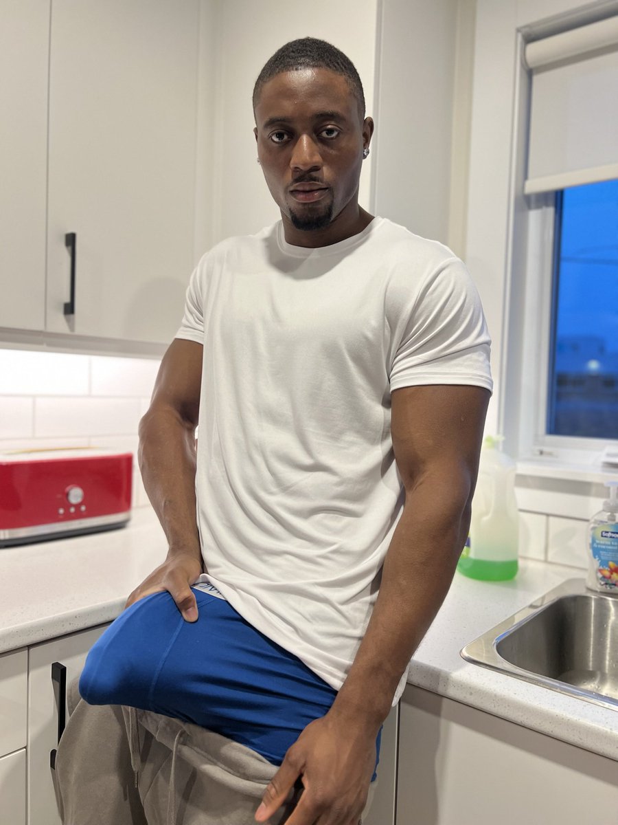 supremetyreece's tweet photo. Retweet if you would take in my morning boner 😈 https://t.co/IGPBzSYHxH