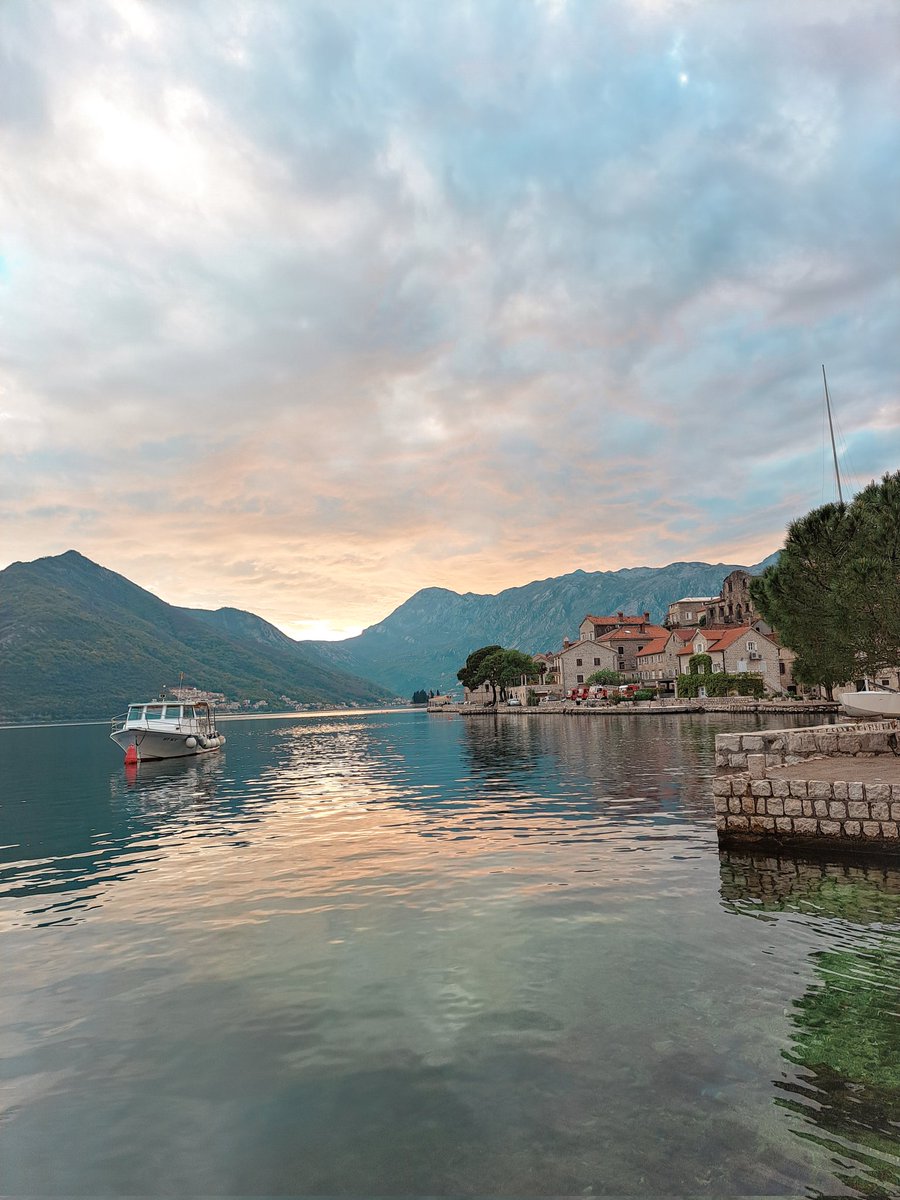 cvet_marijana's tweet photo. Perast u proleće je od danas moje omiljeno mesto na svetu 🫶 https://t.co/2nJ5OVKxMi