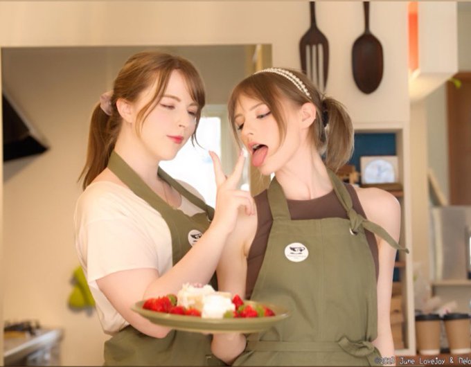 The new photo book goes craaaazy 😍💖 @June__Lovejoy featuring @mamalovejoyco 🥰💖 get some coffee to sip<a class="tags" href="/tag/june__lovejoy">@june__lovejoy</a>