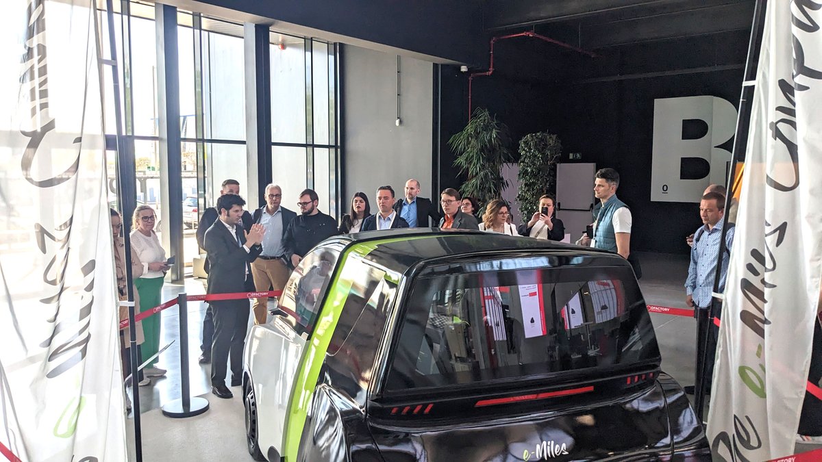 SMARTY_EU's tweet photo. Discovering innovative initiatives for Industry 4.0 continued in the afternoon as we visited the @DFactoryBCN  facilities - a hub dedicated to promoting and developing the ecosystem for advanced manufacturing. https://t.co/qQxwVnFipM