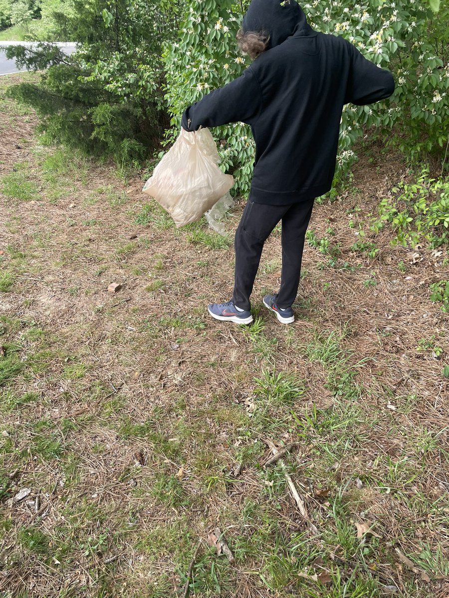 allpsoutdoored's tweet photo. Thanks to Outdoor Ed students for cleaning up our campus, outdoor classroom, and trails! #allps https://t.co/1lSwpQU6yF