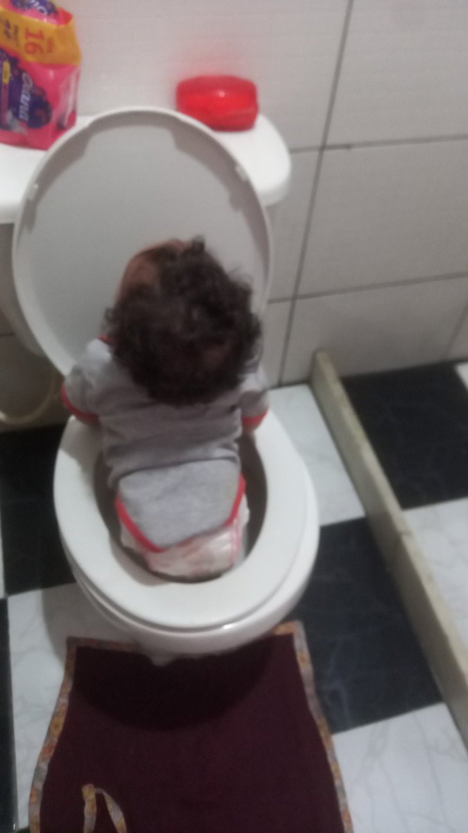 Alleehgomez123's tweet photo. "Ter filha menina é mais tranquilo" 
A de vocês né? Porque a minha não  , ela taca o terror mesmo😭😭 https://t.co/RNIxRLoRuJ