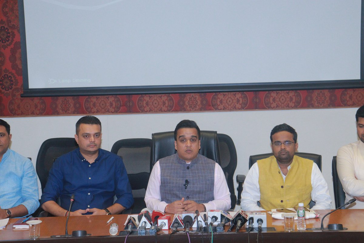 IndiaY20's tweet photo. आज गांधीनगर गुजरात में राज्य के गृहमंत्री श्रीमान @sanghaviharsh जी द्वारा आगामी #Y20 कार्यक्रम मद्देनजर पोस्टर लॉन्च और तैयारी बैठक लिया गया।

पूरे प्रदेश में @IndiaY20 और @svgrybguj टीम 400 + संवाद कार्यक्रम आयोजित करेंगें।
@Bhupendrapbjp @ratnakar273 @AnmolSovit @ikaushaldave https://t.co/a7KcwdRNBv