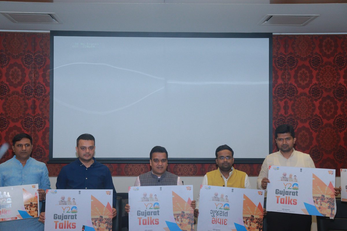 IndiaY20's tweet photo. आज गांधीनगर गुजरात में राज्य के गृहमंत्री श्रीमान @sanghaviharsh जी द्वारा आगामी #Y20 कार्यक्रम मद्देनजर पोस्टर लॉन्च और तैयारी बैठक लिया गया।

पूरे प्रदेश में @IndiaY20 और @svgrybguj टीम 400 + संवाद कार्यक्रम आयोजित करेंगें।
@Bhupendrapbjp @ratnakar273 @AnmolSovit @ikaushaldave https://t.co/a7KcwdRNBv