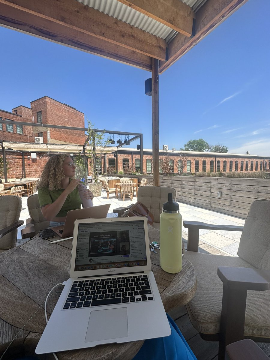 haleyzap's tweet photo. my setup for watching @_nightsweekends for @_buildspace  

🌞🌞🌞 https://t.co/rw4Yhvgdwq