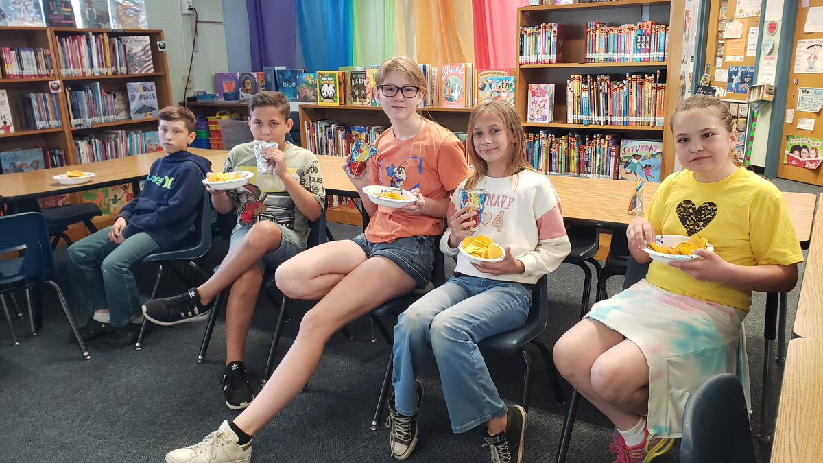 Library_PVMS's tweet image. It was a busy library day @PViewSPS Today our Elementary Battle of the Books team celebrated another great season of reading and competing with a visit from @JamesPonti #spslib #spsBOB #nachoaveragereaders