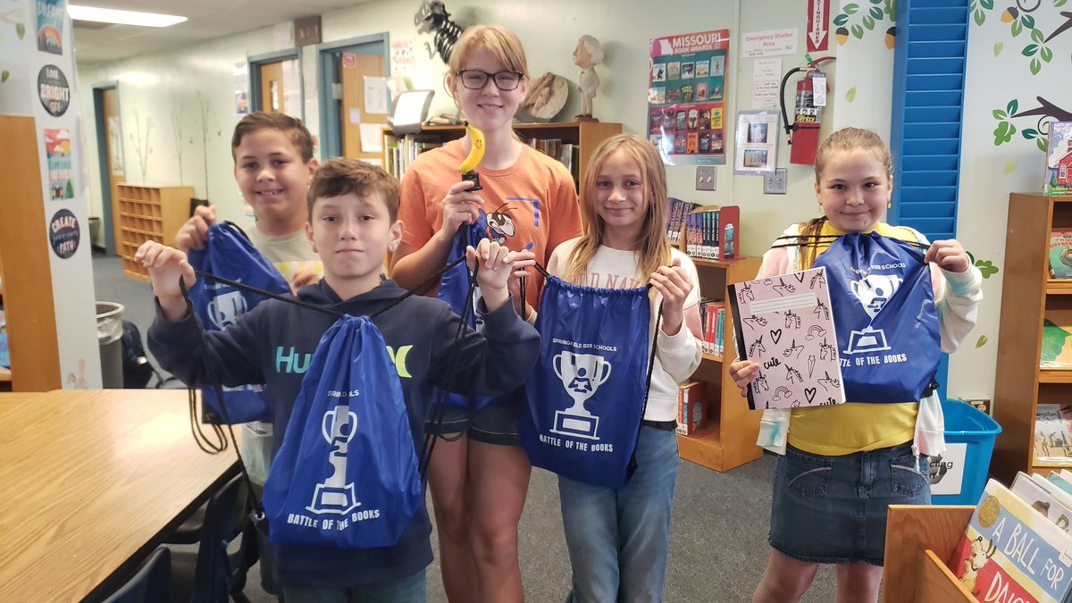 Library_PVMS's tweet image. It was a busy library day @PViewSPS Today our Elementary Battle of the Books team celebrated another great season of reading and competing with a visit from @JamesPonti #spslib #spsBOB #nachoaveragereaders