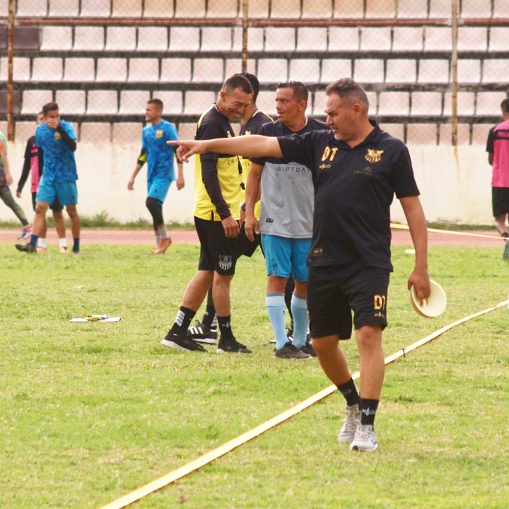 Álvaro Valencia ya trabaja al frente de la dirección técnica de Trujillanos 

📷<a href="/oficialbravotv/">Bravo TV</a>
#Trujillanos #LigaFUTVE2