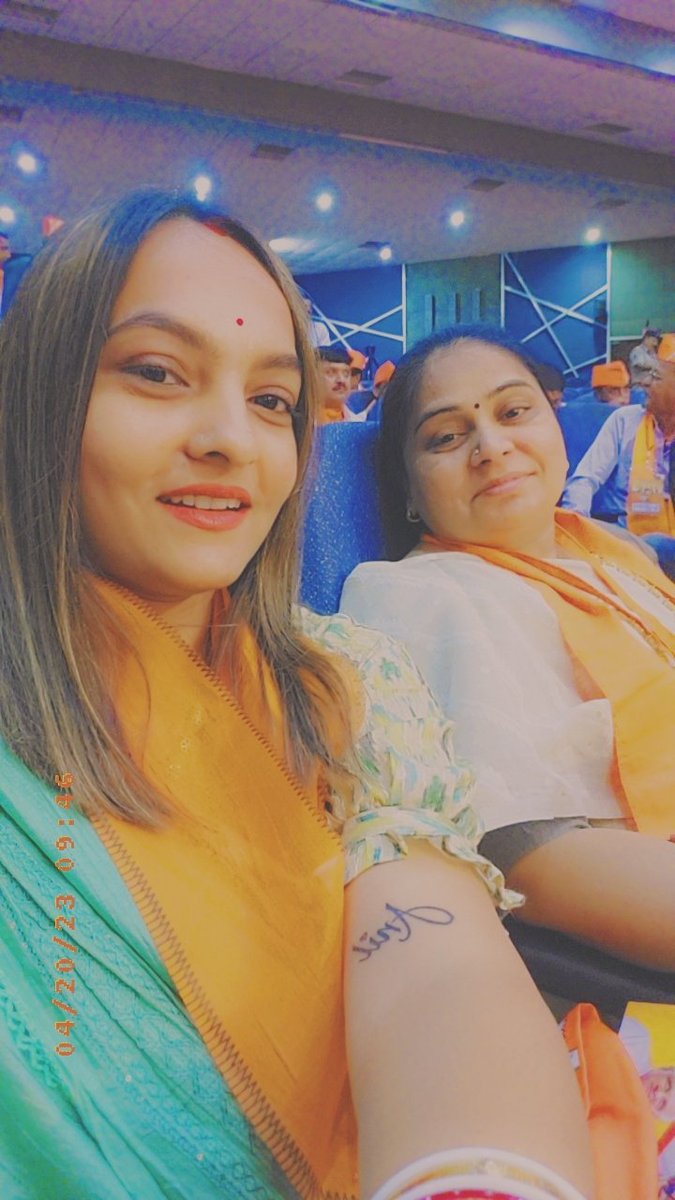 NehaAnilPatel3's tweet photo. આજે ભરૂચ ખાતે કાર્યકર્તા સંપર્ક અને સંવાદ કાર્યક્રમ અંતર્ગત આયોજિત જનપ્રતિનિધિ બેઠકમાં માનનીયમુખ્યમંત્રીશ્રી@Bhupendrapbjp ભાઈ પટેલે જનપ્રતિનિધિશ્રીઓ સાથે સંવાદ કરી વિવિધ વિષયો પર માર્ગદર્શન આપ્યું @CRPaatil @narendramodi @janak_bagdana @MarutisinhAtod3 @AmitShah @Deepikasardava https://t.co/b0WJzryTzN