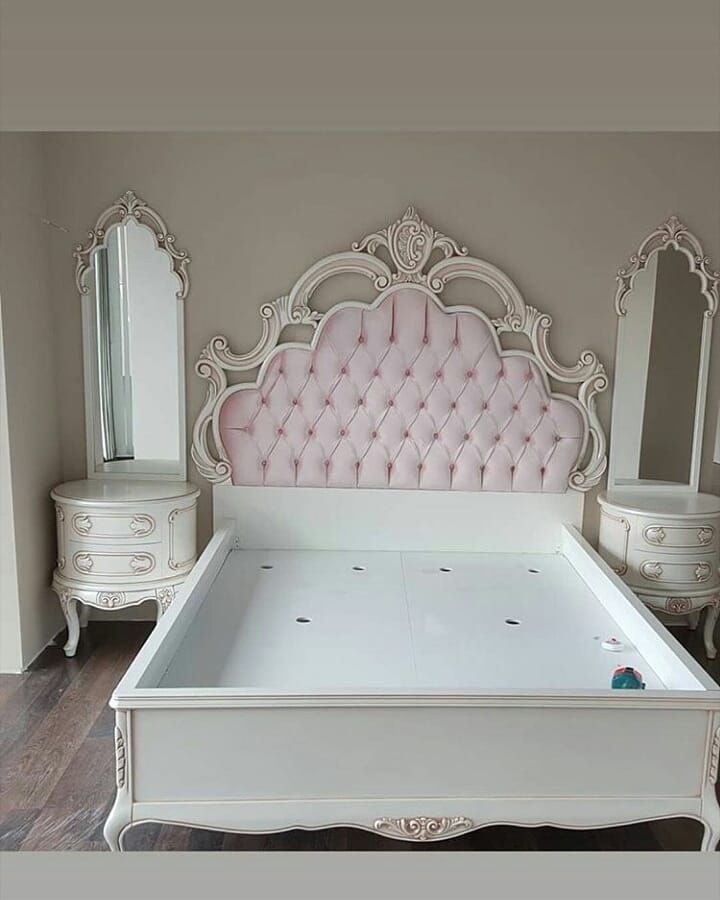 sakurafraise's tweet photo. this bed frame is so perfect and princess https://t.co/QiEEMWjyzL