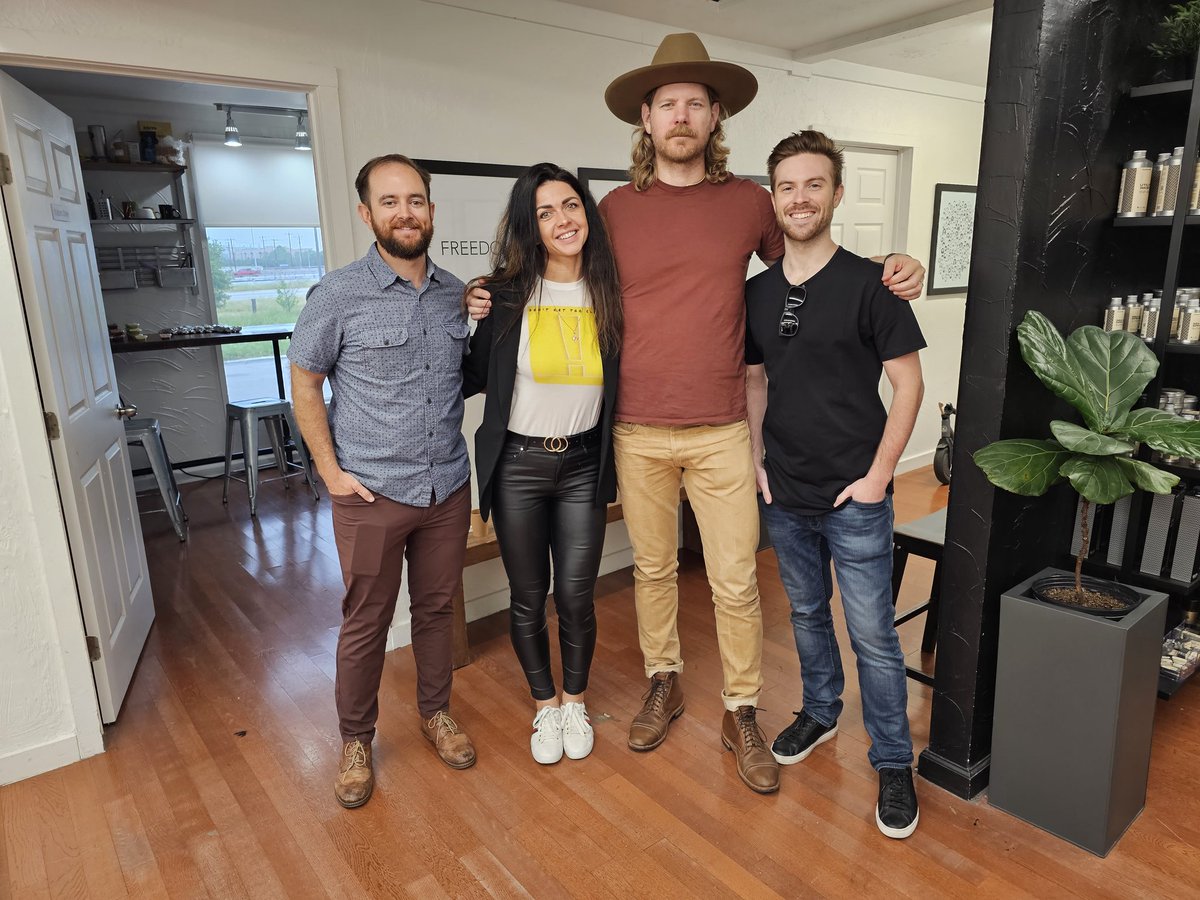 Julia_Dars's tweet photo. Spent my morning with awesome people. Always a pleasure to meet beautiful souls and share some morning 🌮
Thank to @bandholz for the invite.
@marketerdylan thank you for sharing.
#morningvibes https://t.co/GU7OZcvBSm