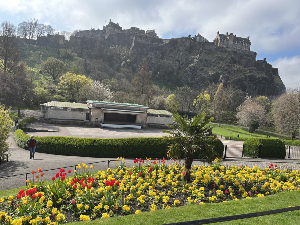 First solo seminar experience in the beautiful city of Edinburg! 🥰
Had an amazing time at the British Meiosis Meeting!#BMM2023 Great talks and poster sessions! Thanks to the organizers <a href="/IanAdamsLab/">Ian R Adams</a> and <a href="/OwenDaviesLab/">Owen Davies Lab</a> for such a nice meeting! 👏🏻👏🏻