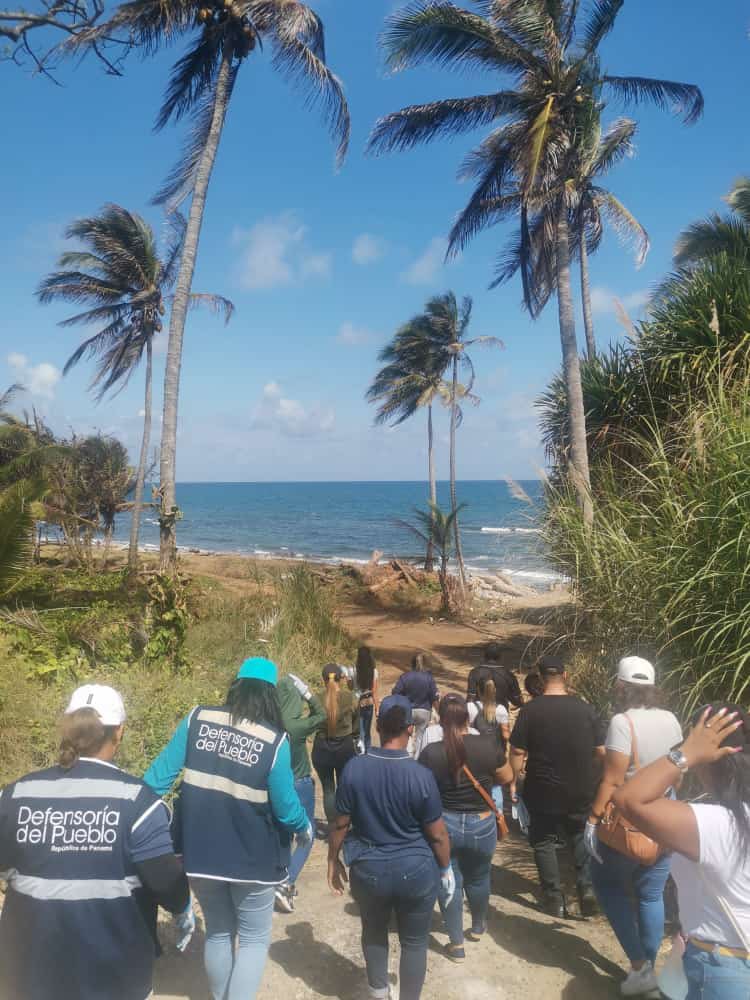 JAP_C3's tweet photo. Jóvenes con Actitud Positiva, se suman a participar de la jornada de limpieza en la playa de Piña, en el distrito de Chagres en la Costa Abajo de Colón. Actividad Liderizada  por @miambientepma  @pgn_panama  @defensoriapan donde se recolectaron más de 1000 libras de desechos. https://t.co/F6CHmwKUAB