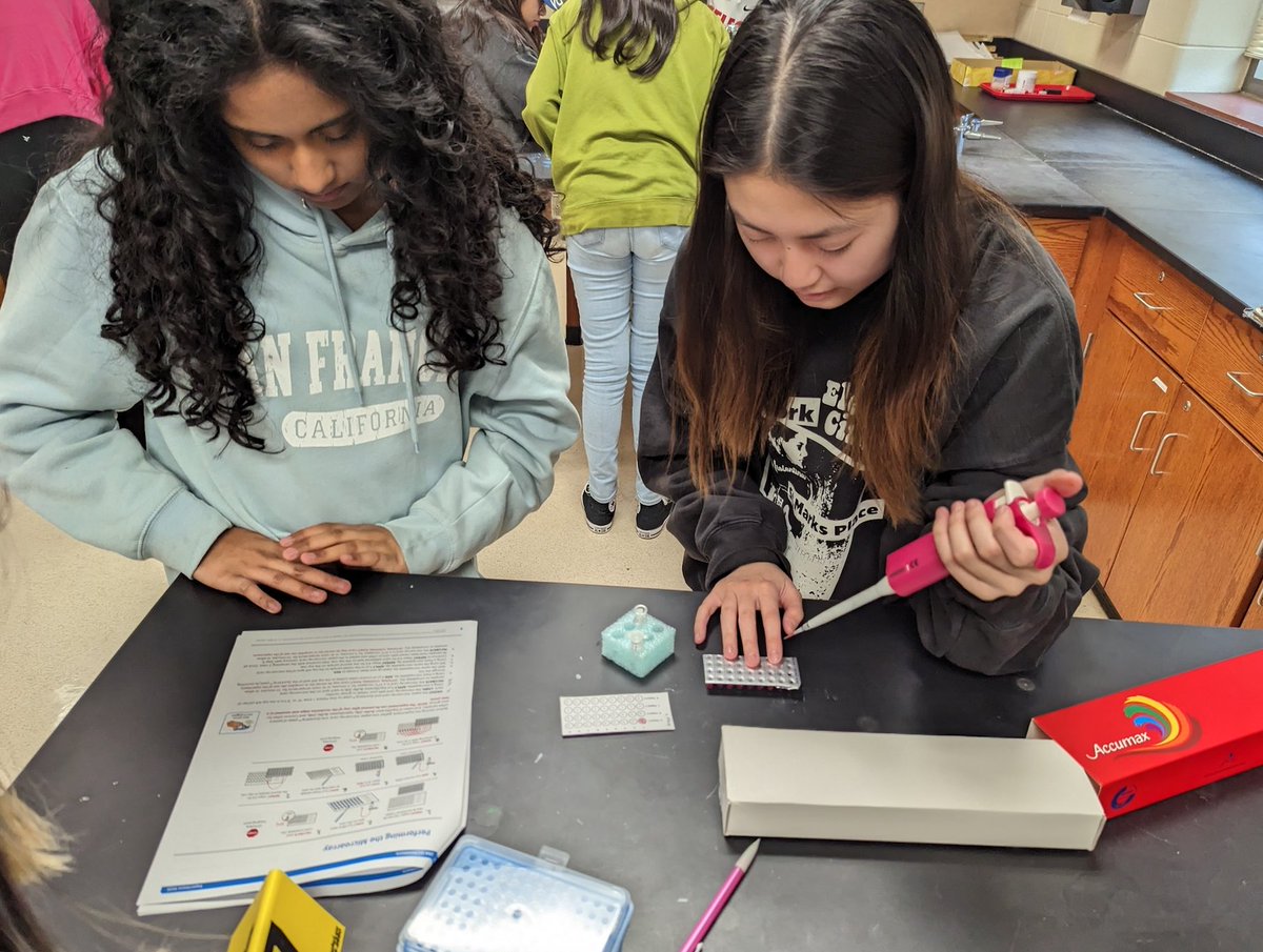 Rklick14's tweet photo. Great lab results this week!! Students in MI viewed cancer cells and performed a DNA Microarray to determine which genes should be studied further. @PLTWorg @ShakopeeSchools @SHS_HealthSci @SHSAcademies @edvotek https://t.co/yWBES0ysSH