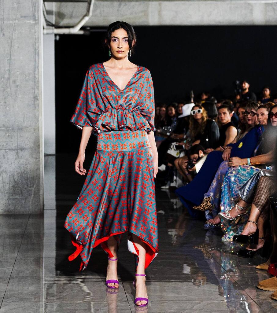 Eduardoguate's tweet photo. Libertad Resort primavera-verano 2023
Look #18 en pasarela @gtfashionweek @pinturaspaleta
@josevelim
@lupitadardon
@iamfacesmodel
#dressinhappiness #guateestademoda #modalationamericana #latinamericanfashion #guaterocks https://t.co/etrHbmboe5 https://t.co/NEHPZjf9uY