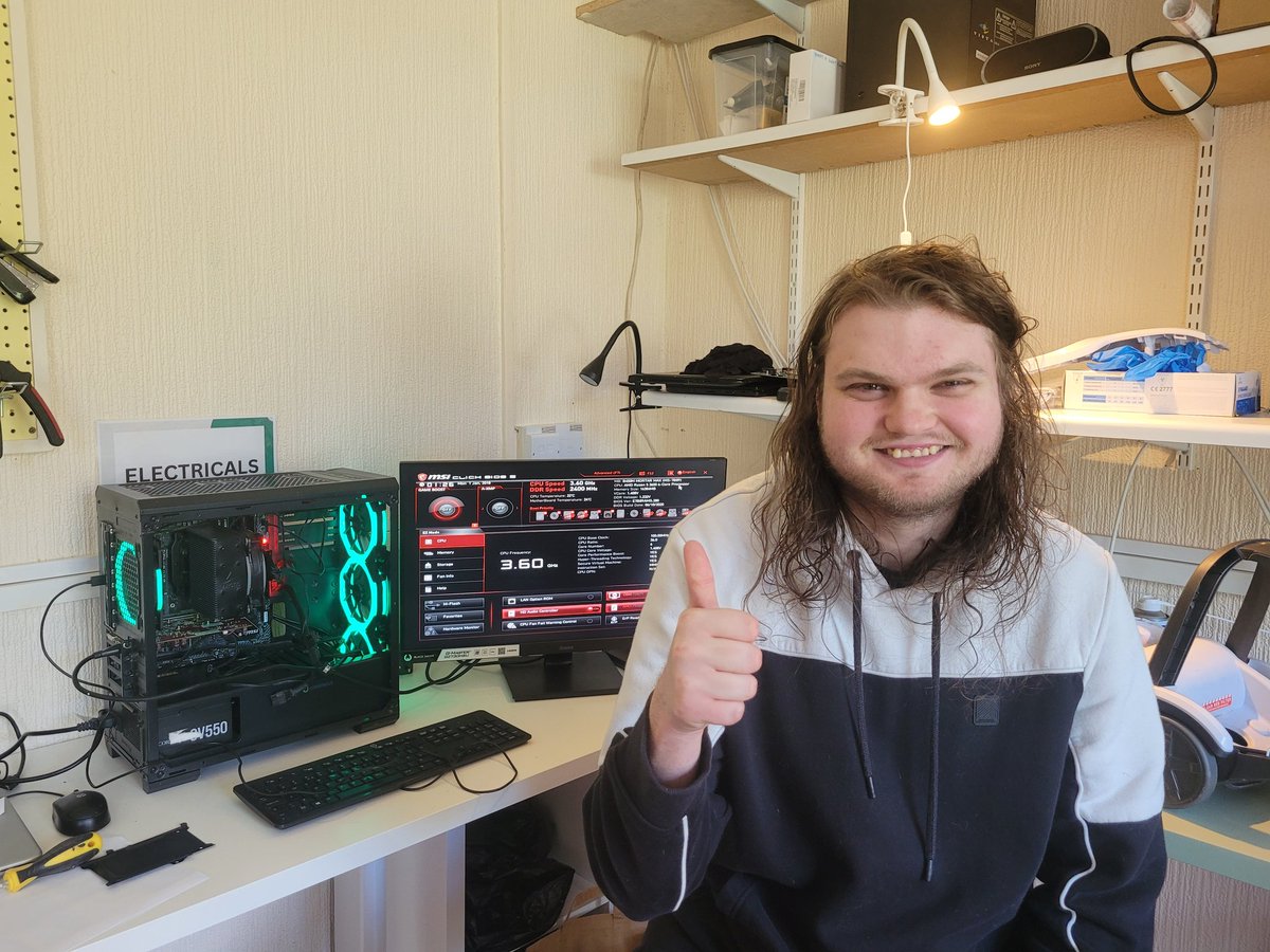 Re:Make Valleys repairing tech. Gaming PC repired and a very happy gamer.
#repaircafewales #repairshop #remakevalleys