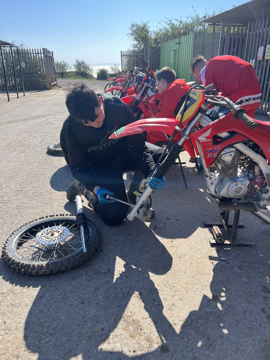 vocedcardiff's tweet image. What a productive and fun day at Cardiff Motocross Track! ☀️🏍️ Our talented students were busy completing maintenance tasks with ease and also got to practice their motocross skills on the track. Thanks for all your hard work and dedication! 👏 #motox @YBCBridgend @CathaysHigh