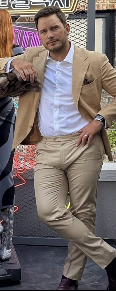 Prattyourdad's tweet photo. Get your nose on his sweaty bulge https://t.co/56xiZYWm1d