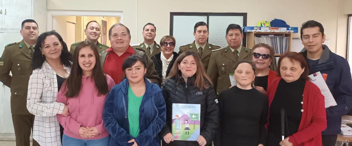 CarabMagallanes's tweet photo. La Agrupación de Amigos de los Ciegos #AGACI da inicio a sus actividades de capacitación y sensibilización para el año 2023, junto a @CarabMagallanes, @Senapred y @munipuq.

#CarabinerosDeTodos
#SiempreCarabinero
#Carabineros96Años https://t.co/9OBTQL4Aq8