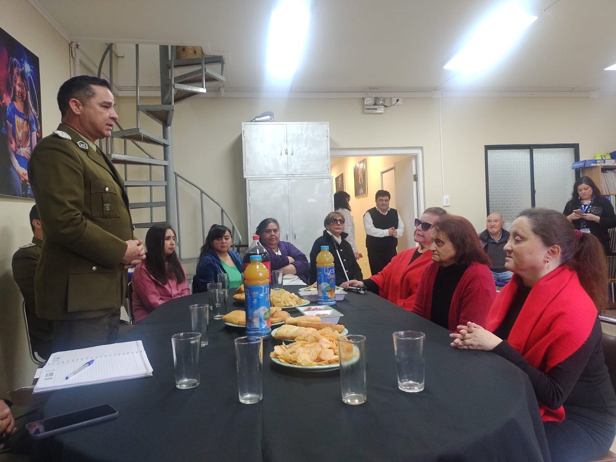 CarabMagallanes's tweet photo. La Agrupación de Amigos de los Ciegos #AGACI da inicio a sus actividades de capacitación y sensibilización para el año 2023, junto a @CarabMagallanes, @Senapred y @munipuq.

#CarabinerosDeTodos
#SiempreCarabinero
#Carabineros96Años https://t.co/9OBTQL4Aq8
