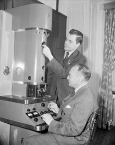 Demonstration of First Practical Electron Microscope
April 20, 1940
Vladimir Zworykin, research director at RCA, holds a public demonstration of the first practical electron microscope. While the electron microscope had…
thisdayintechhistory.com/04/20/demonstr…